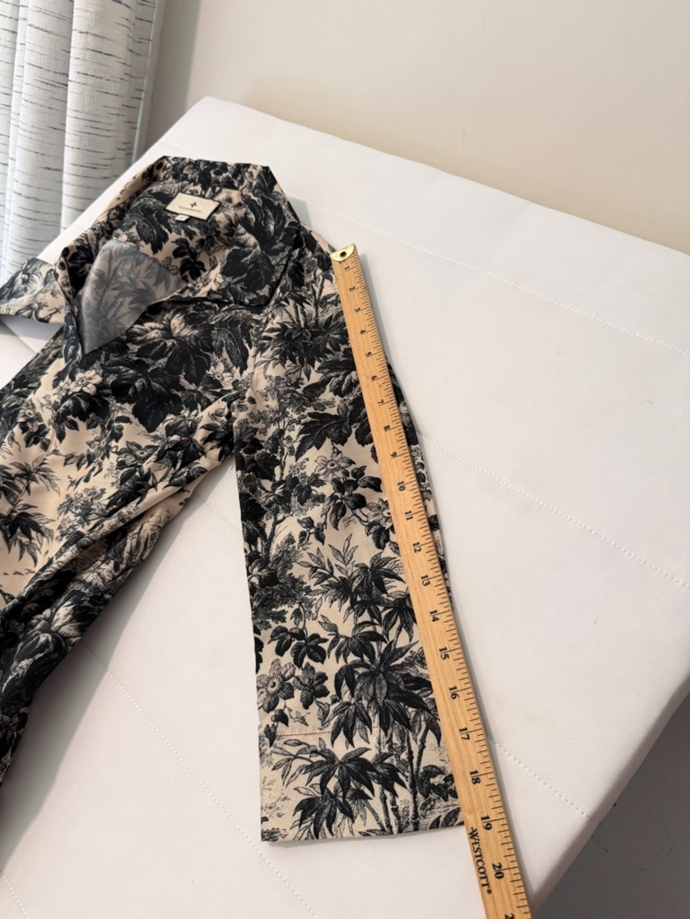 Tuckernuck Black Beige Toile Print Split Neck 3/4 Sleeve Blouse Side zip Size S - Picture 13 of 13